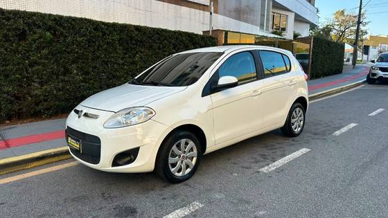 FIAT PALIO 1.0 MPI ATTRACTIVE 8V FLEX 4P MANUAL FIAT PALIO 1.0 MPI ATTRACTIVE 8V FLEX 4P MANUAL